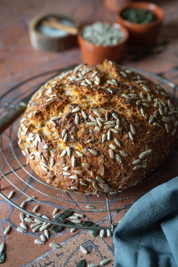 Einfaches Rezept für Spitzkohl aus dem Ofen mit Parmesankruste