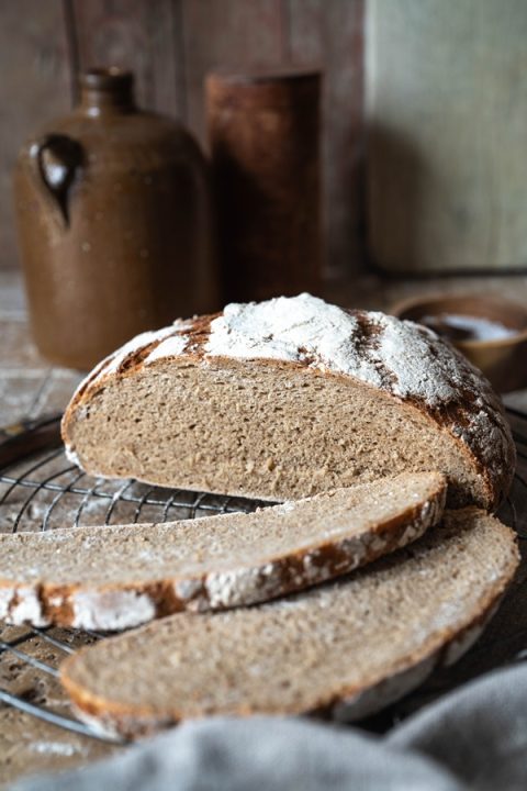 Einfaches Rezept saftiges Sauerteigbrot mit Buttermilch