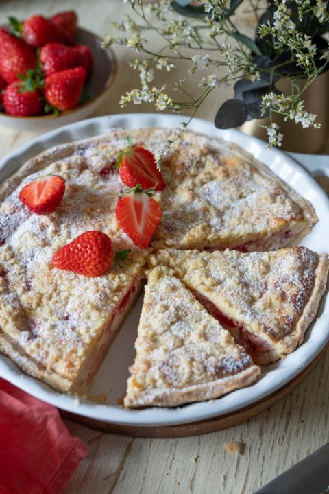 Rezept Cheesecake Streusel Pie mit Erdbeeren und Rhabarber