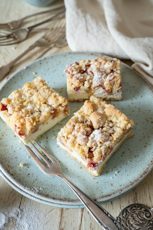 Rezept für Rhabarber Käsekuchen mit Streuseln