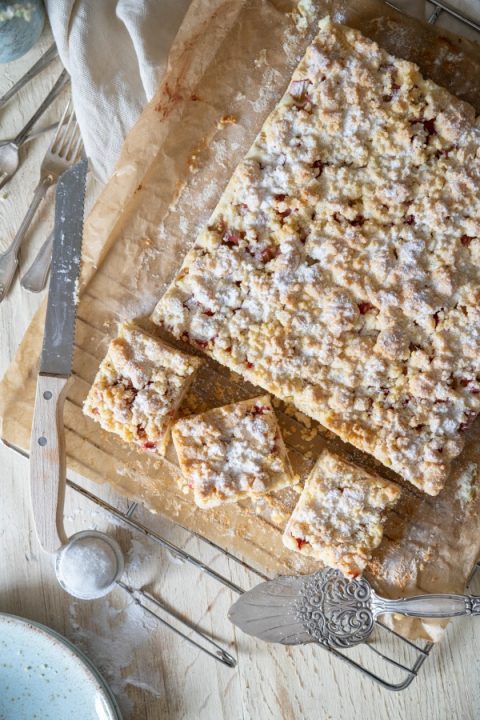 Rezept für Rhabarber Käsekuchen mit Streuseln vom Blech