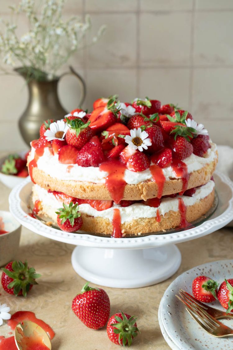 Rezept Dänischer Lagkage mit Erdbeeren und Sahne