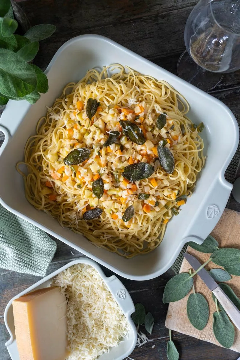 Vegetarische Pasta mit cremiger Gemüsesoße