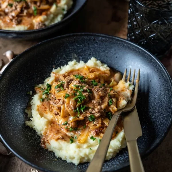 Einfache und fixe Spitzkohl-Hackfleisch-Pfanne