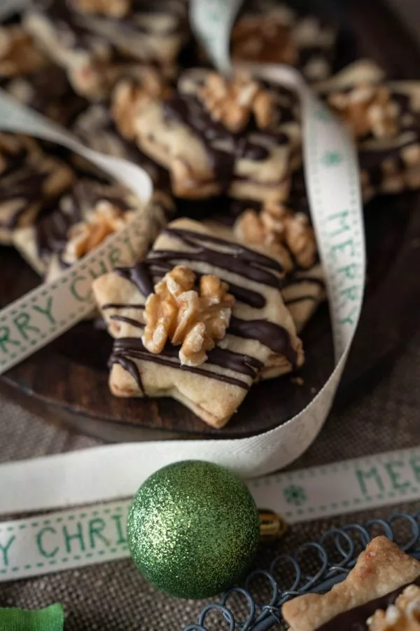 Omas Rezept für Walnuss-Marzipan-Plätzchen